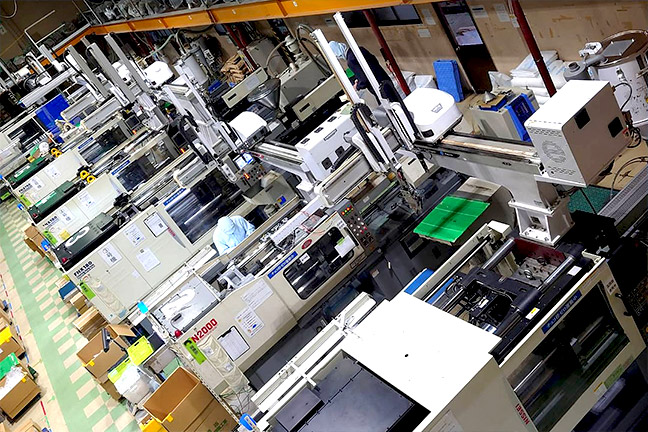 有限会社岡田樹脂工業　工場内