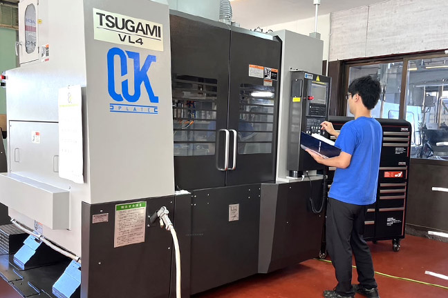 有限会社岡田樹脂工業　工場内